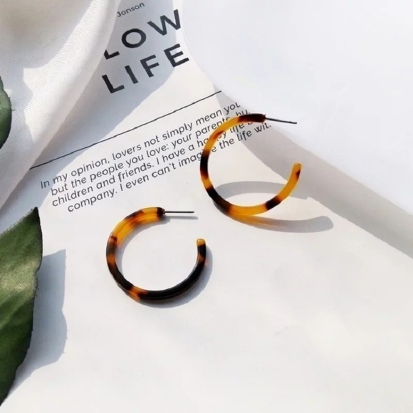 Lightweight Hoop Earrings in Tortoise - Picture 1 of 5